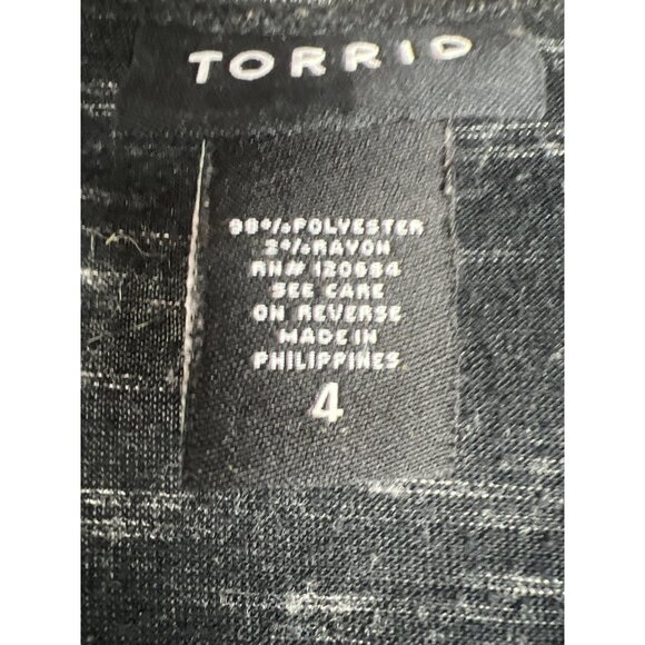 Torrid Black and White Athletic Design Top Size 4 - Picture 4 of 4